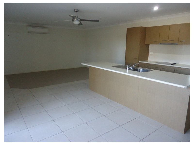 2/18 Pecan Drive, Upper Coomera QLD 4209