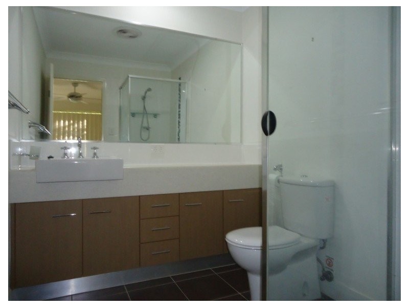 2/18 Pecan Drive, Upper Coomera QLD 4209