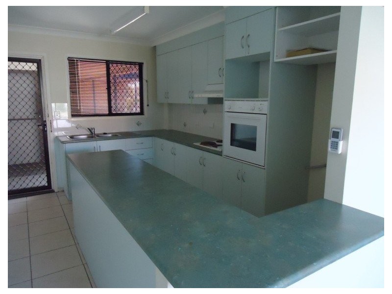 4/73 Bayview Street, Runaway Bay QLD 4216