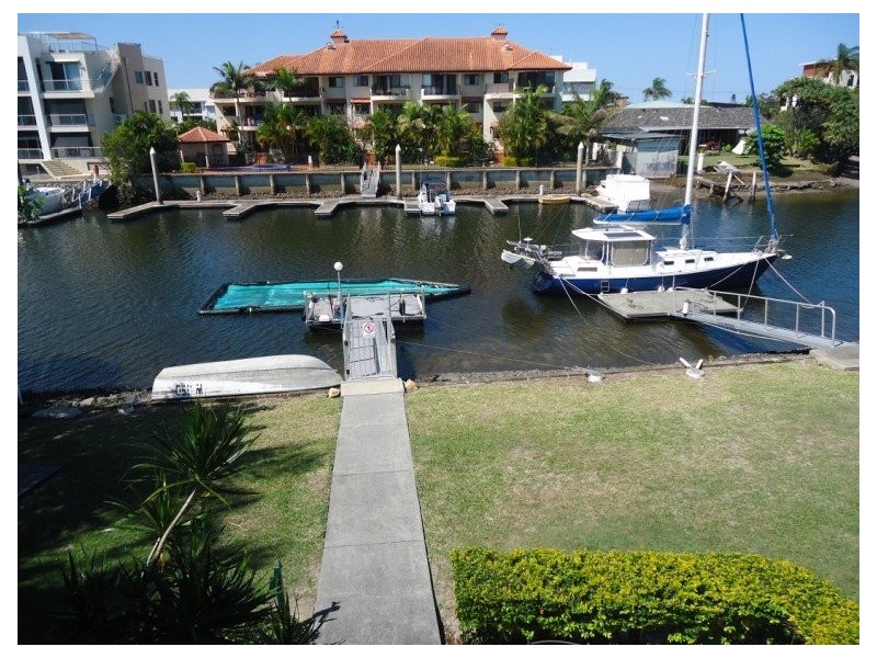 4/73 Bayview Street, Runaway Bay QLD 4216