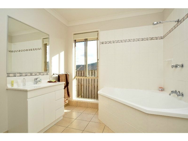 8 Buchanan Circuit, Oxenford QLD 4210