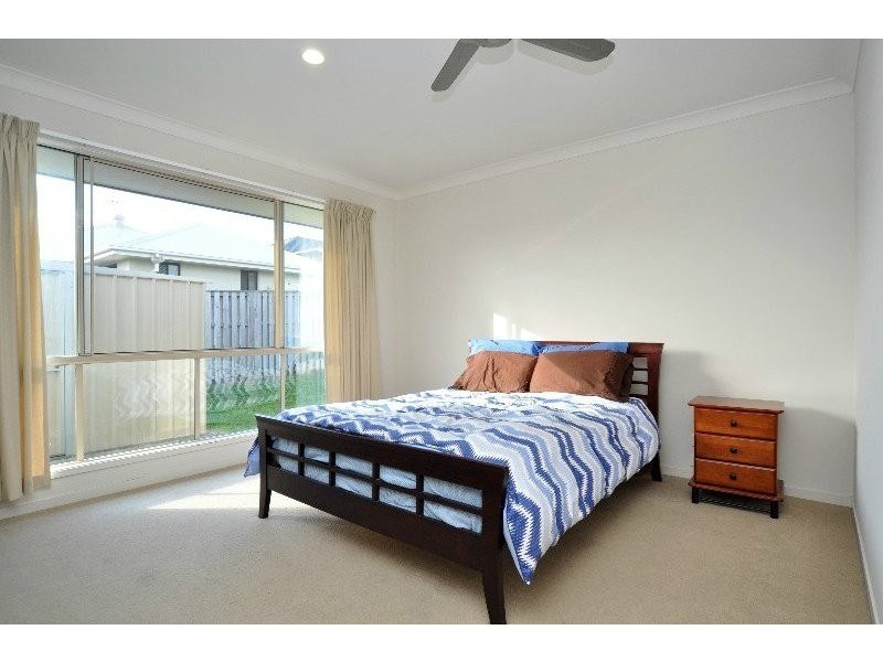 8 Buchanan Circuit, Oxenford QLD 4210