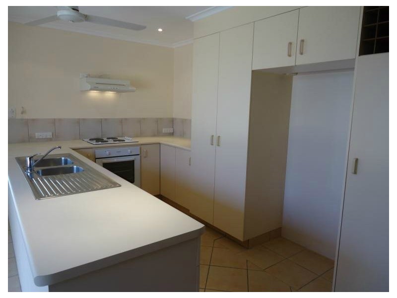 2/70 Falconer Street, Southport QLD 4215