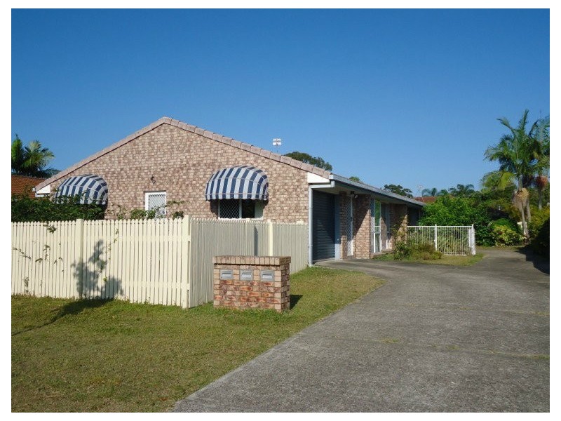 2/13 Coventry Court, Labrador QLD 4215