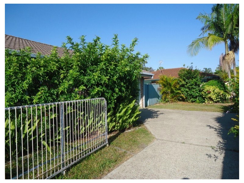 2/13 Coventry Court, Labrador QLD 4215