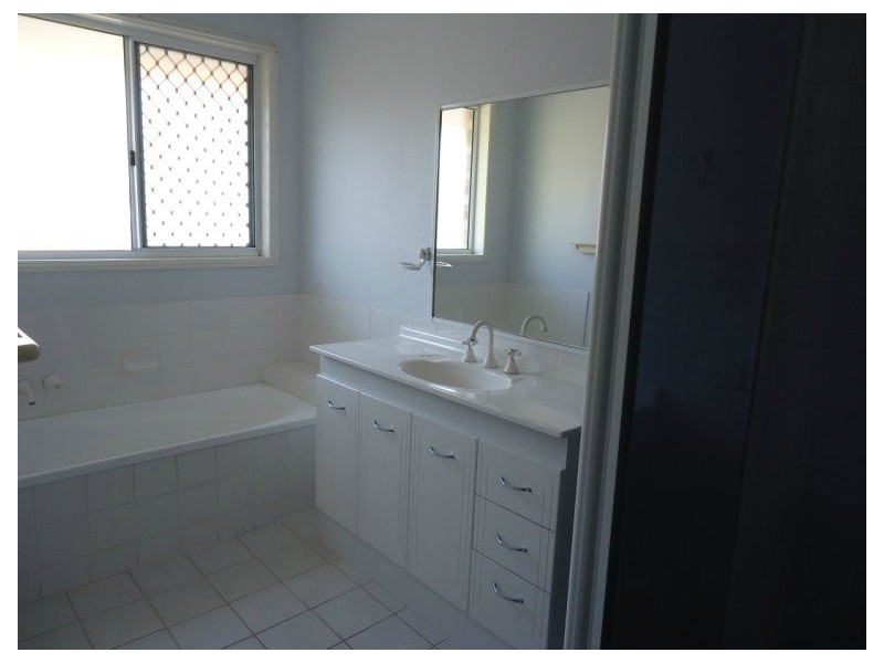 2/13 Coventry Court, Labrador QLD 4215