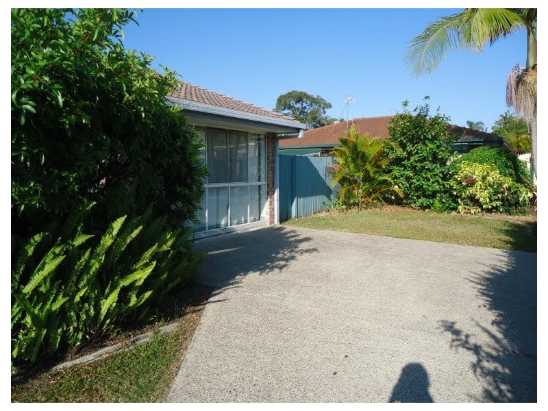 2/13 Coventry Court, Labrador QLD 4215