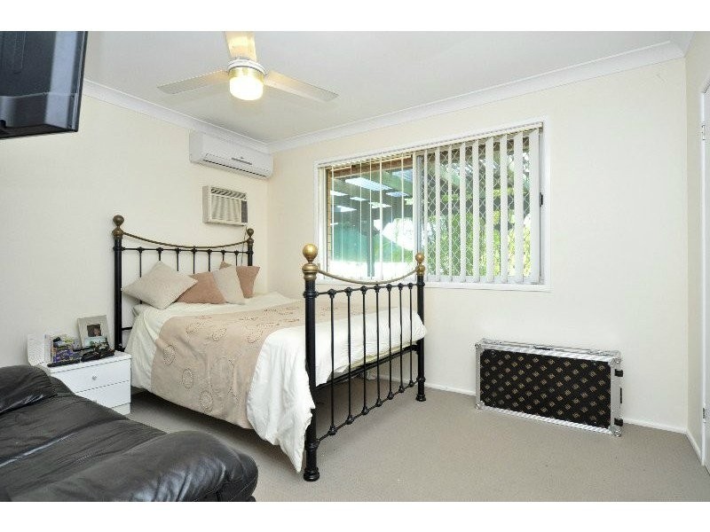 11 Winani Drive, Ashmore QLD 4214