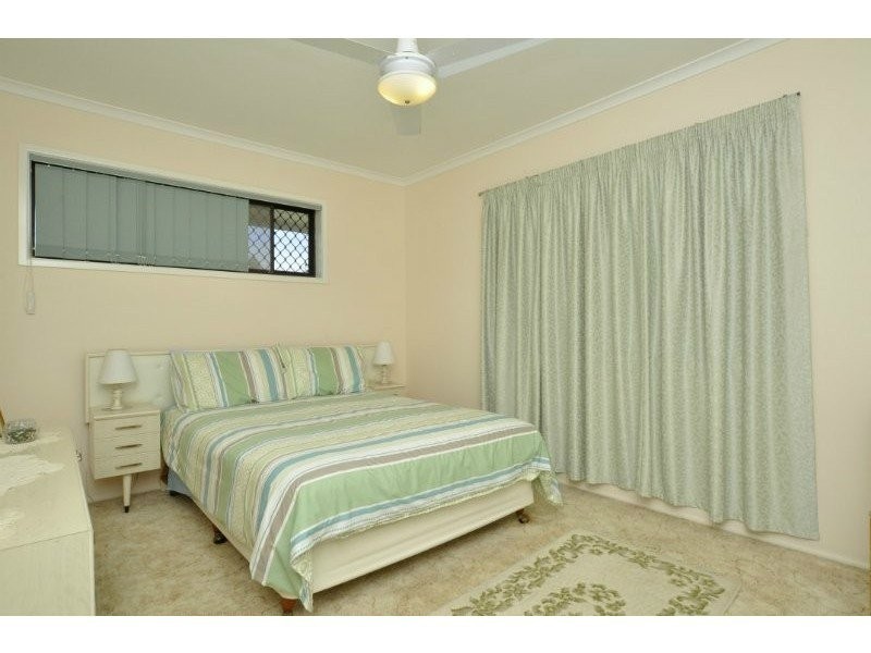 1/13 Errol Avenue, Paradise Point QLD 4216
