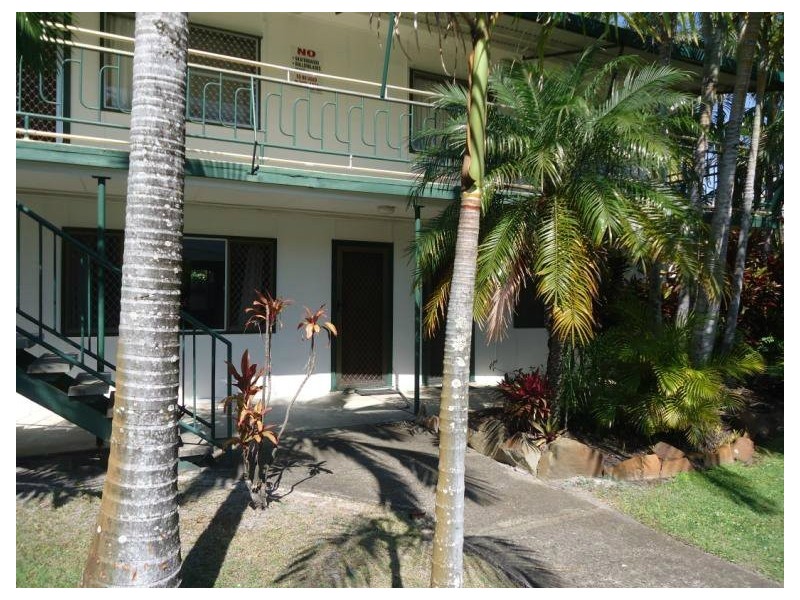 2/33 Ahern Street, Labrador QLD 4215