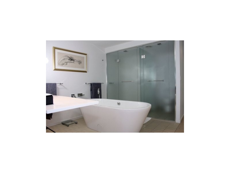 29505 Ephraim Island, Paradise Point QLD 4216