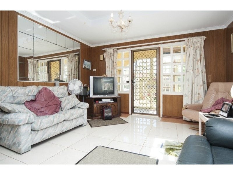 73 Worendo Street, Southport QLD 4215