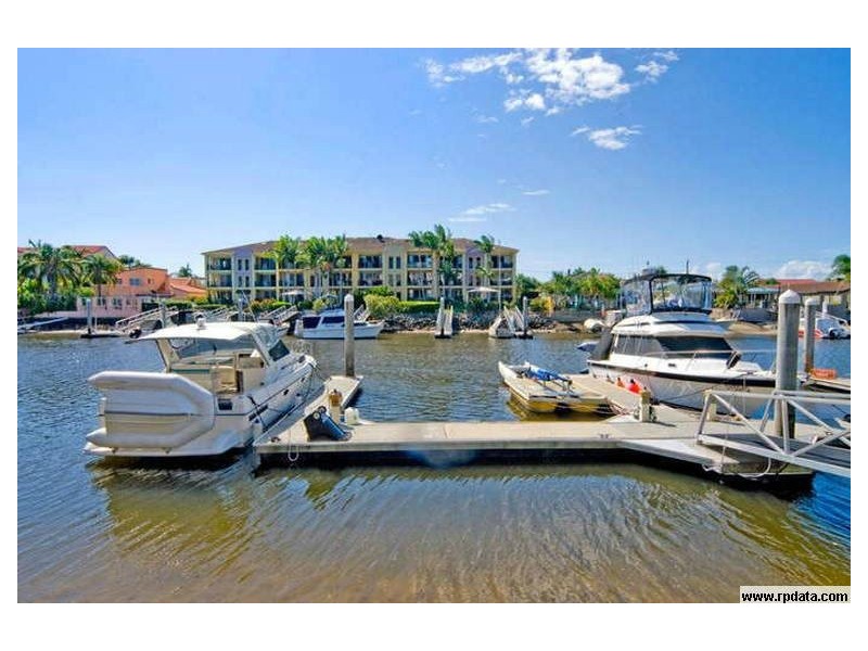 3/20 Canal Avenue, Runaway Bay QLD 4216