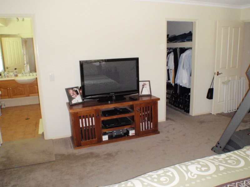 11 Crenshaw Court, Parkwood QLD 4214