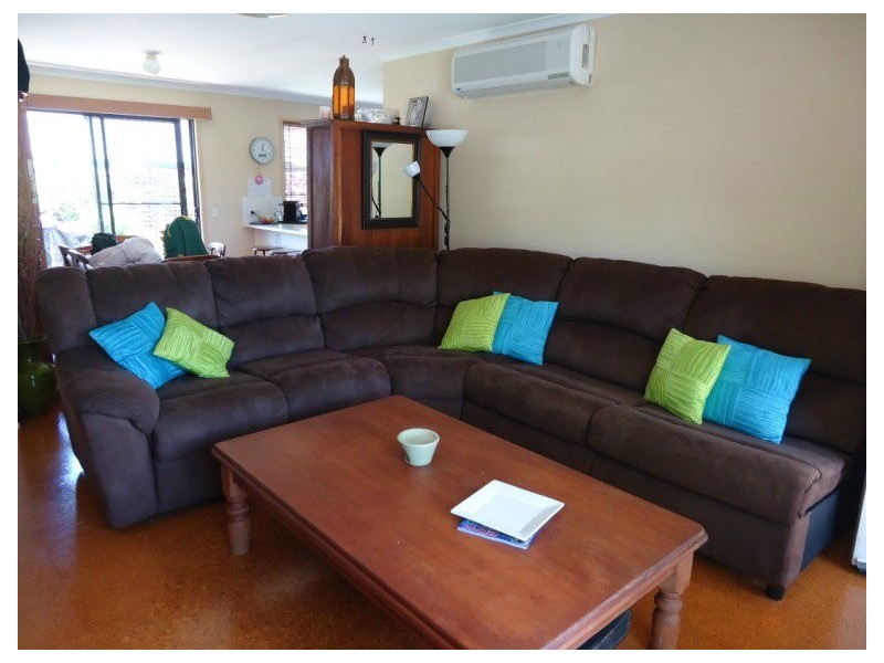 2/2 Ruth Anne Close, Arundel QLD 4214