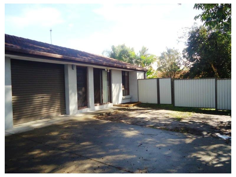 2/285 Government Road, Labrador QLD 4215