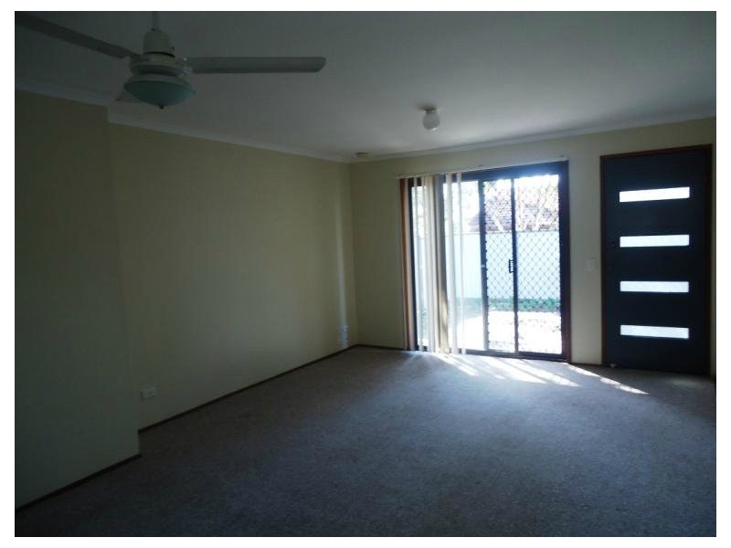 2/285 Government Road, Labrador QLD 4215