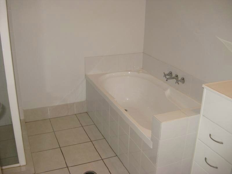 2/4 Pilar Court, Molendinar QLD 4214