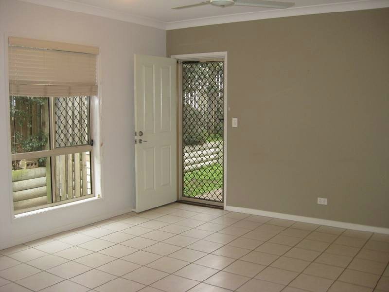 2/4 Pilar Court, Molendinar QLD 4214