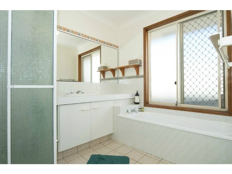 39 Clubhouse Drive, Arundel QLD 4214