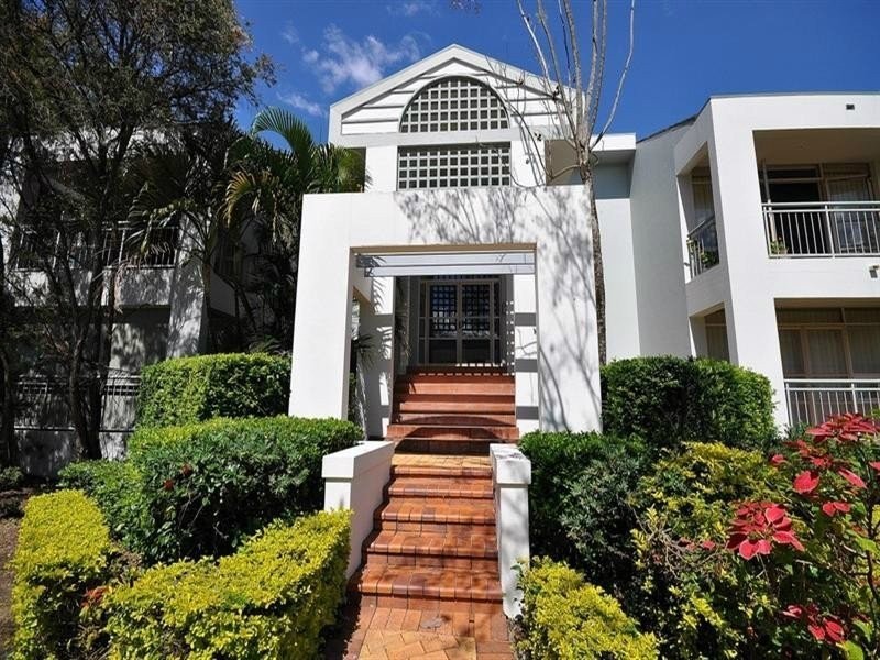 20/76 Chichester Drive, Arundel QLD 4214