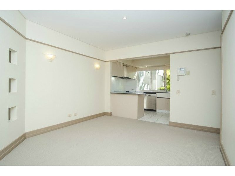 20/76 Chichester Drive, Arundel QLD 4214