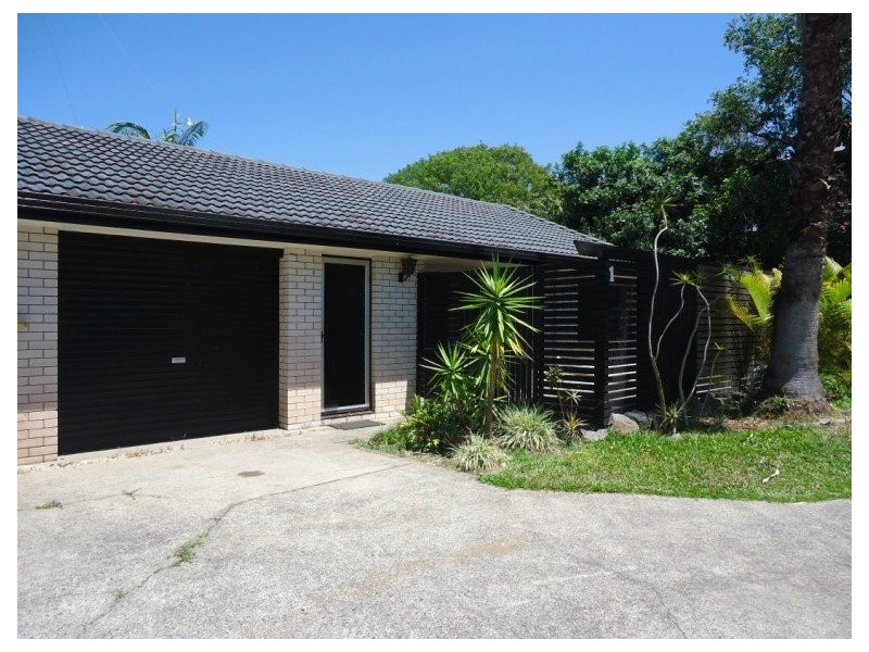 1/4 Ellen Street, Southport QLD 4215