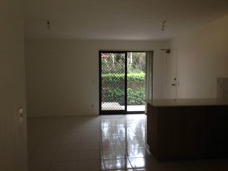 2/61 Frank Street, Labrador QLD 4215