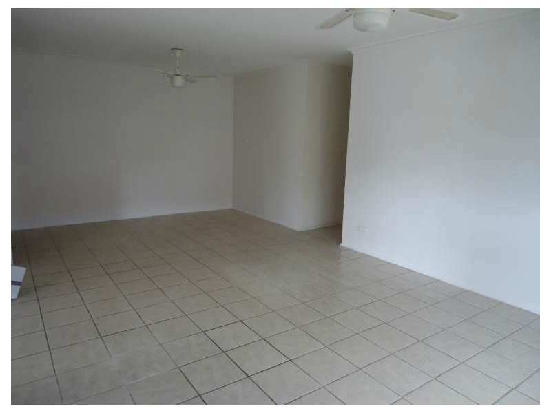 2/137 Central Street, Labrador QLD 4215