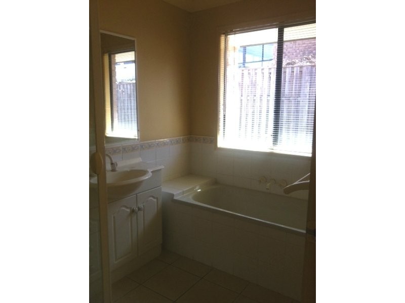 14 Easter Crescent, Pacific Pines QLD 4211