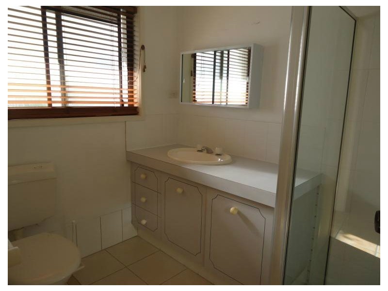 2/43 Errol Avenue, Paradise Point QLD 4216
