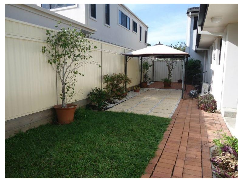 2/43 Errol Avenue, Paradise Point QLD 4216