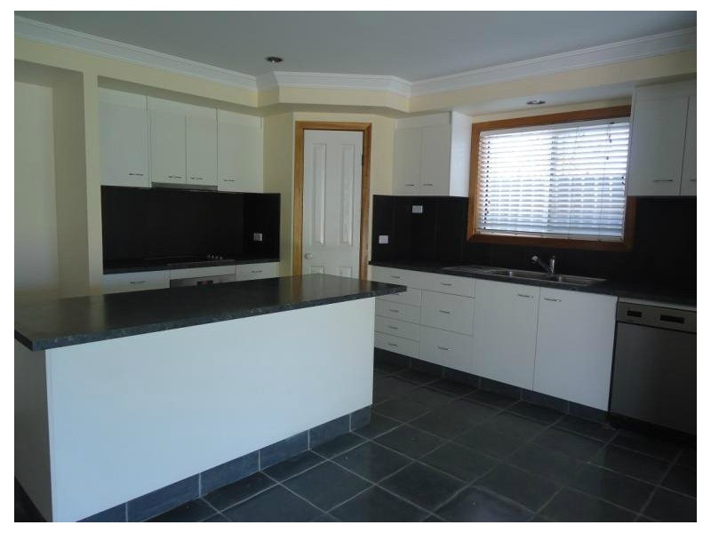 4 Clematis Avenue, Hollywell QLD 4216