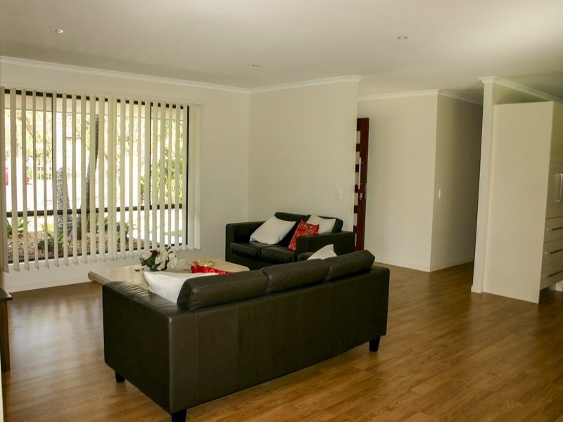 10 Kingaroy Avenue, Helensvale QLD 4212