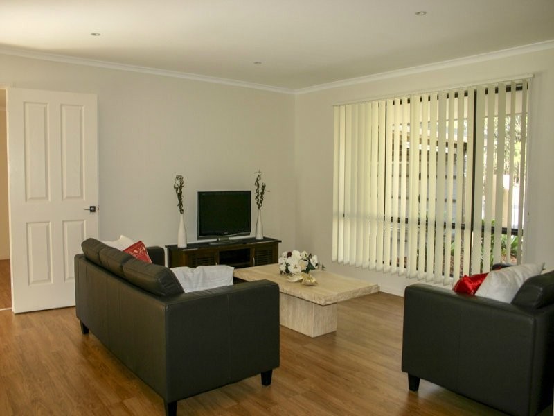 10 Kingaroy Avenue, Helensvale QLD 4212