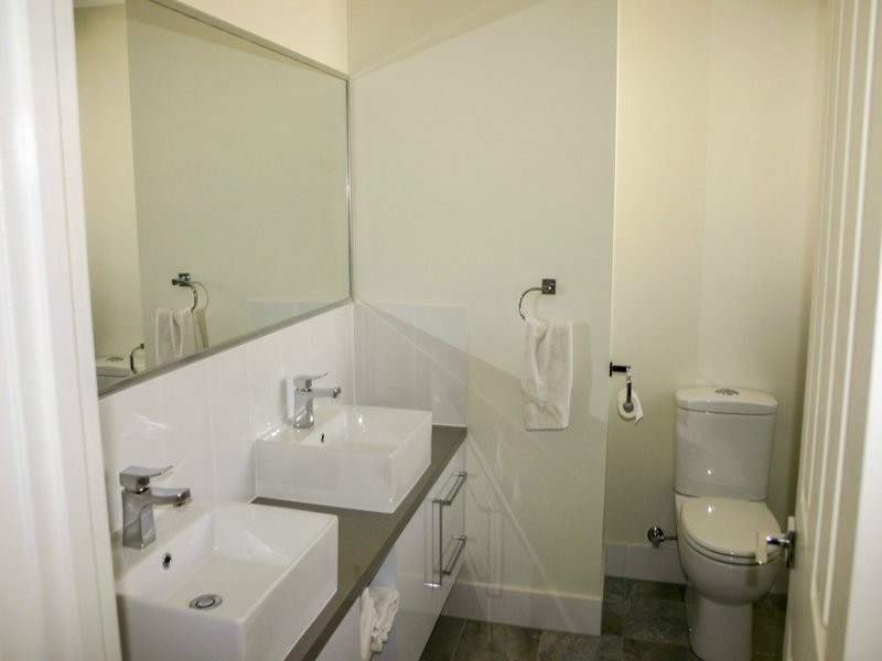 10 Kingaroy Avenue, Helensvale QLD 4212