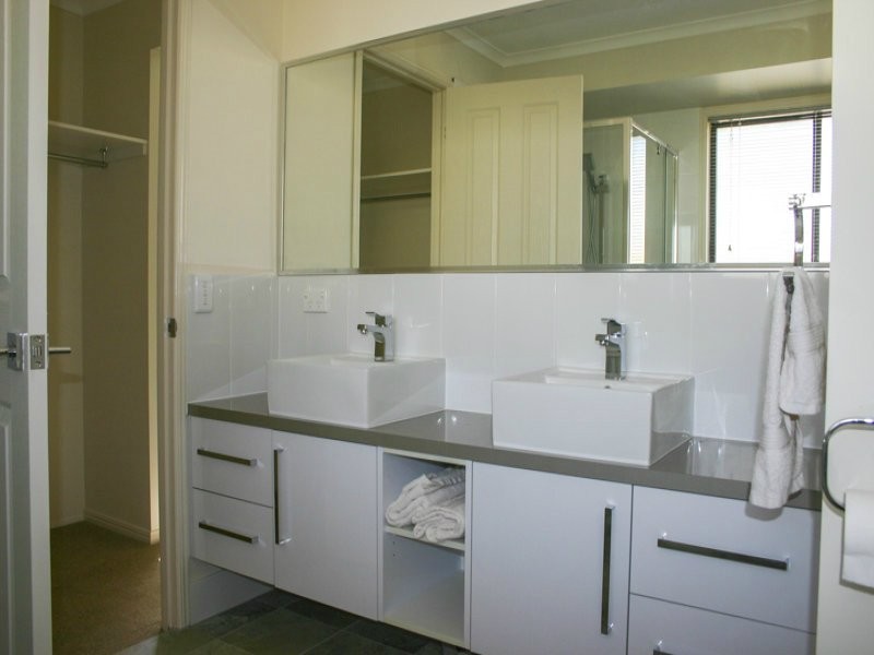 10 Kingaroy Avenue, Helensvale QLD 4212