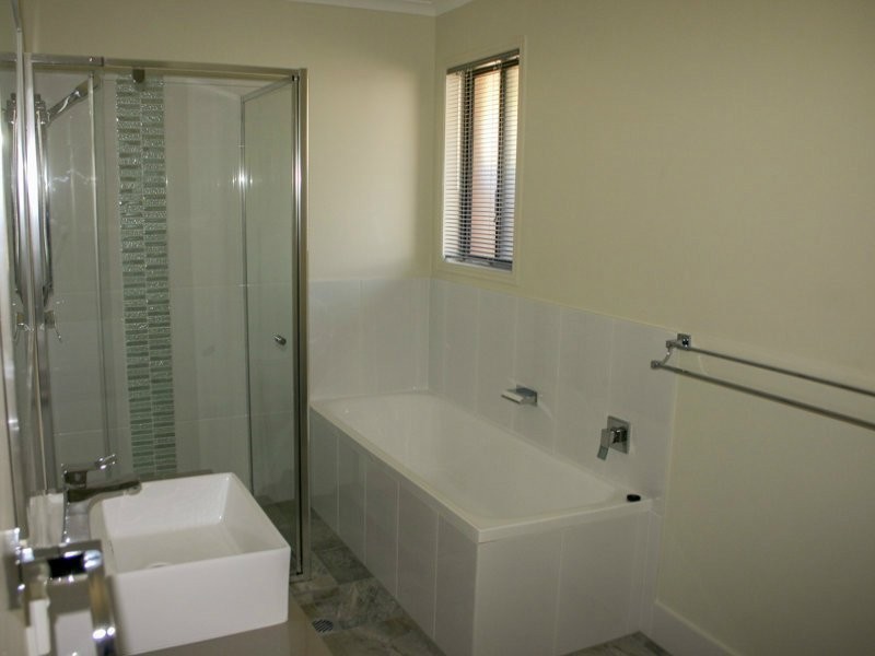 10 Kingaroy Avenue, Helensvale QLD 4212