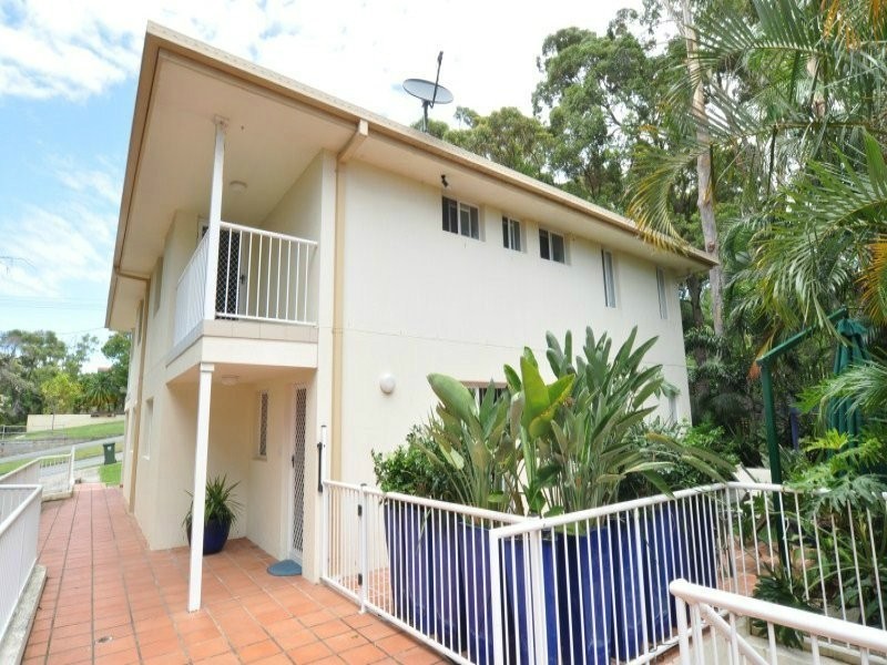 2/61 Imperial Parade, Labrador QLD 4215