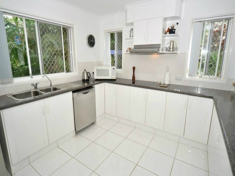 2/61 Imperial Parade, Labrador QLD 4215