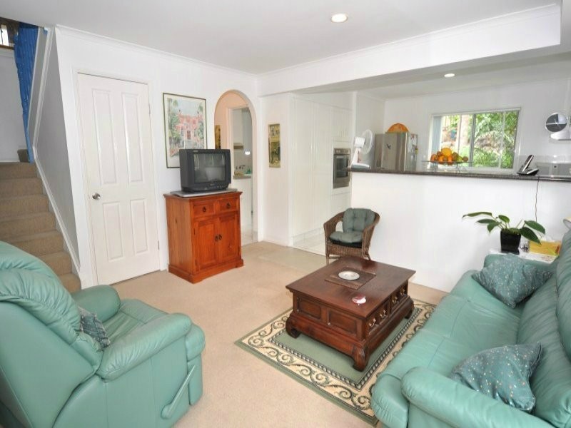 2/61 Imperial Parade, Labrador QLD 4215