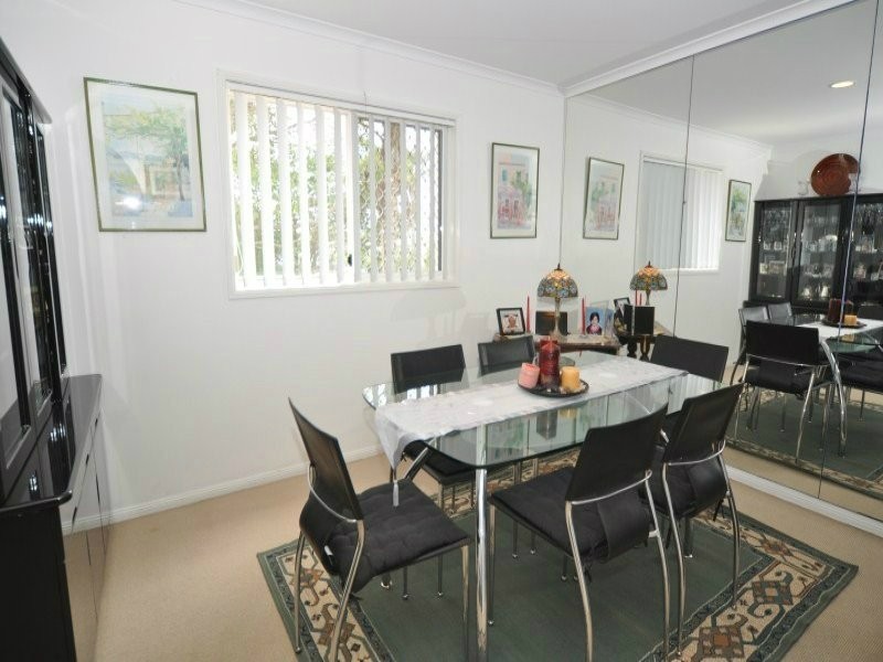 2/61 Imperial Parade, Labrador QLD 4215