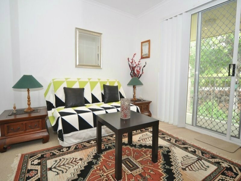 2/61 Imperial Parade, Labrador QLD 4215