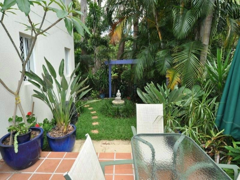 2/61 Imperial Parade, Labrador QLD 4215