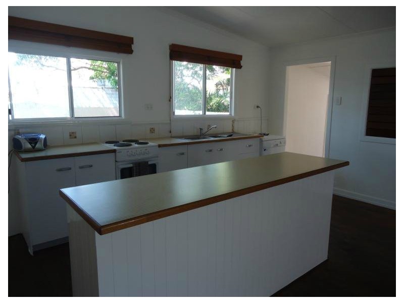 47 Victor Avenue, Paradise Point QLD 4216