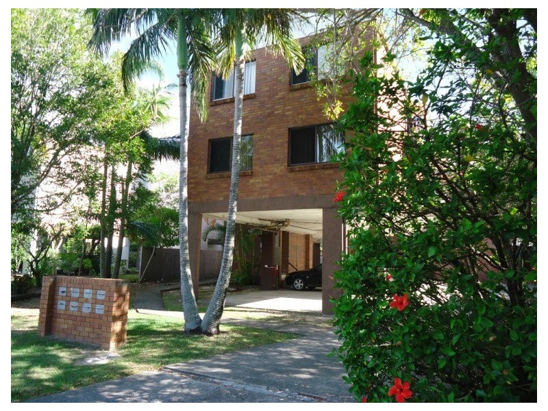 1/14 Baker Avenue, Labrador QLD 4215