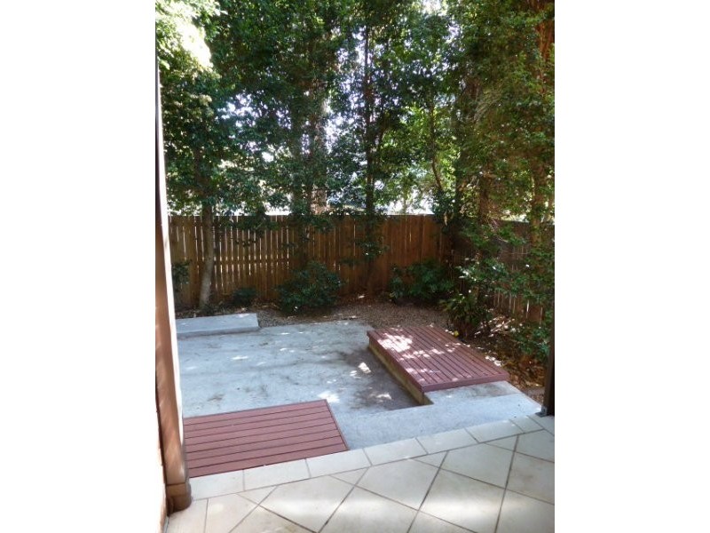 1/14 Baker Avenue, Labrador QLD 4215