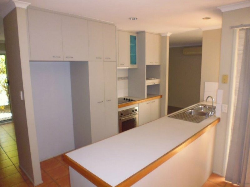 4 Crampton Court, Parkwood QLD 4214