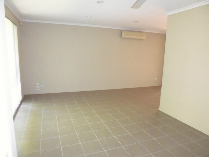 4 Crampton Court, Parkwood QLD 4214