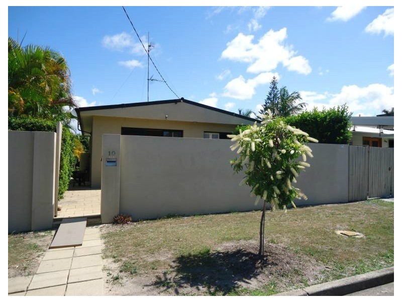 10 First Avenue, Labrador QLD 4215